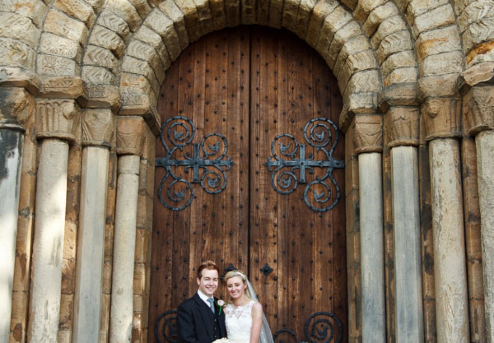 dunfermline abbey fife wedding couple