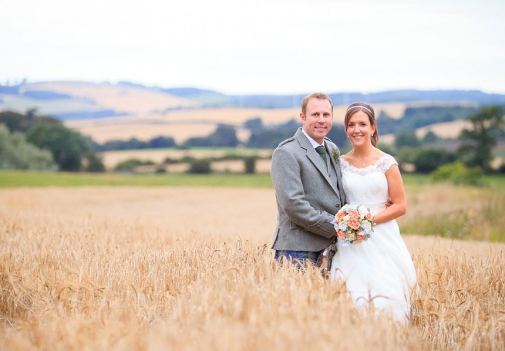collessie weddings fife, couple in field